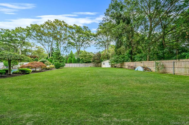 222 Jamaica Avenue, Medford, NY 11763