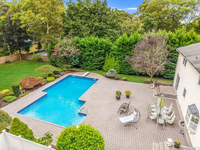 222 Jamaica Avenue, Medford, NY 11763