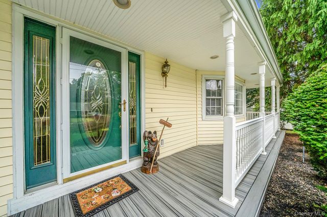 222 Jamaica Avenue, Medford, NY 11763