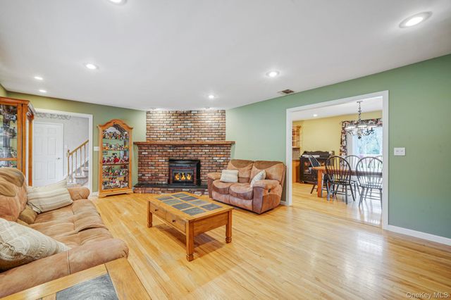 222 Jamaica Avenue, Medford, NY 11763