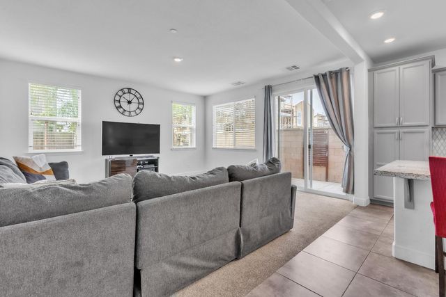 1653 Lion, Rocklin, CA 95765