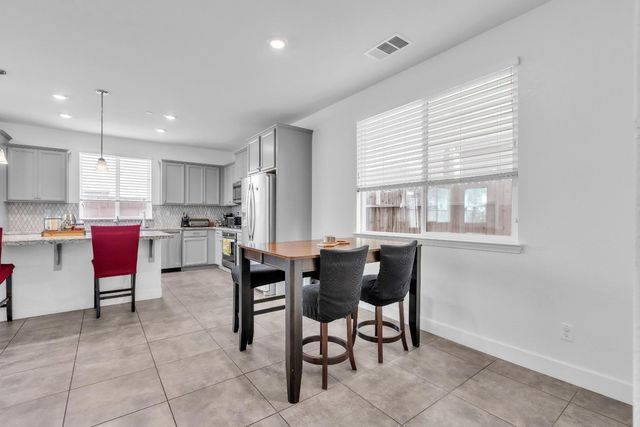 1653 Lion, Rocklin, CA 95765