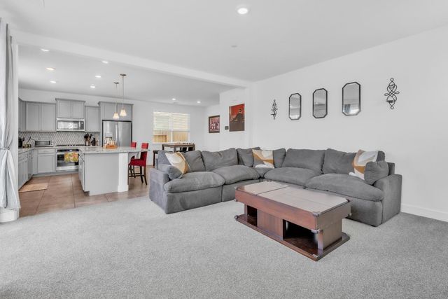 1653 Lion, Rocklin, CA 95765