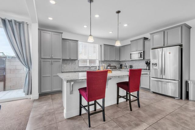 1653 Lion, Rocklin, CA 95765