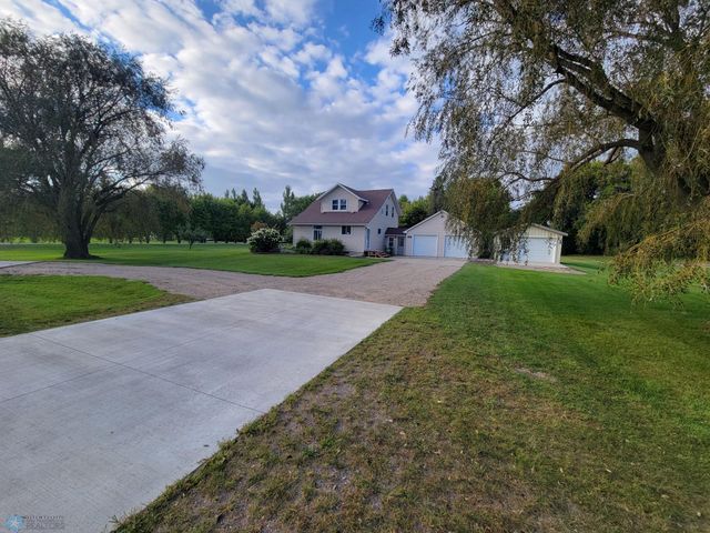 551 Wall Avenue, Horace, ND 58047