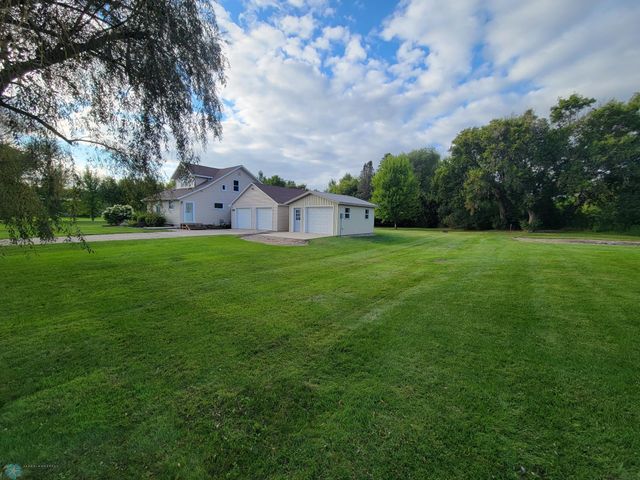 551 Wall Avenue, Horace, ND 58047