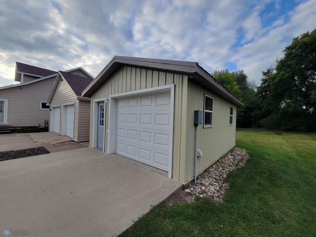 551 Wall Avenue, Horace, ND 58047