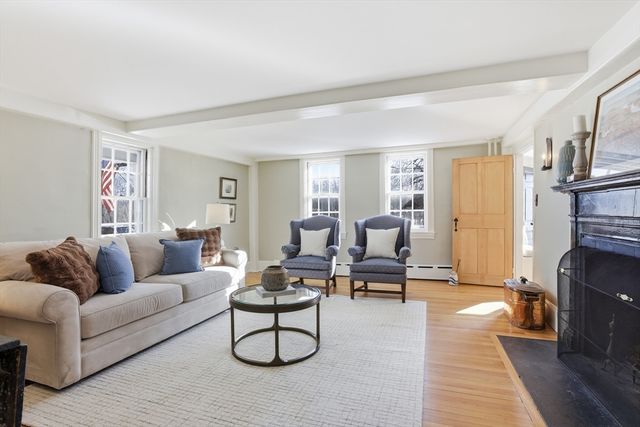 105 Lexington Rd, Concord, MA 01742