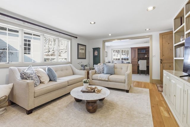 105 Lexington Rd, Concord, MA 01742