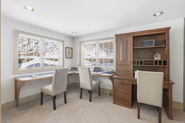 105 Lexington Rd, Concord, MA 01742