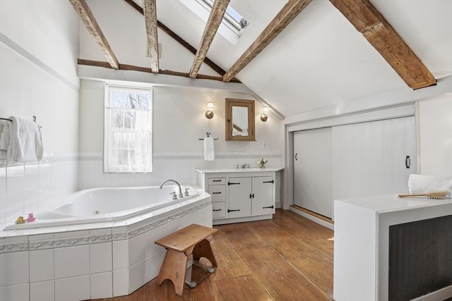 105 Lexington Rd, Concord, MA 01742