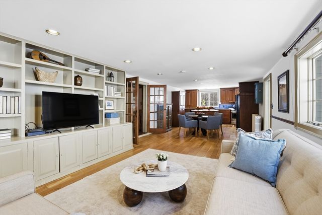 105 Lexington Rd, Concord, MA 01742