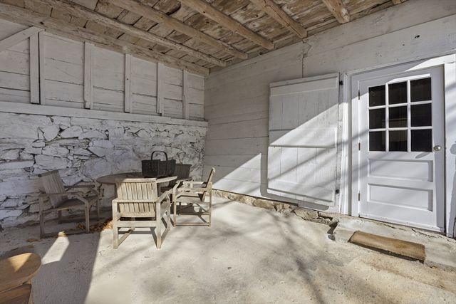 105 Lexington Rd, Concord, MA 01742