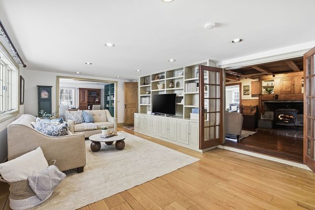 105 Lexington Rd, Concord, MA 01742