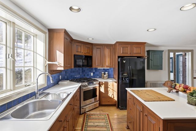 105 Lexington Rd, Concord, MA 01742