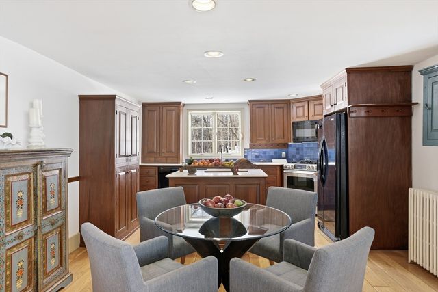 105 Lexington Rd, Concord, MA 01742