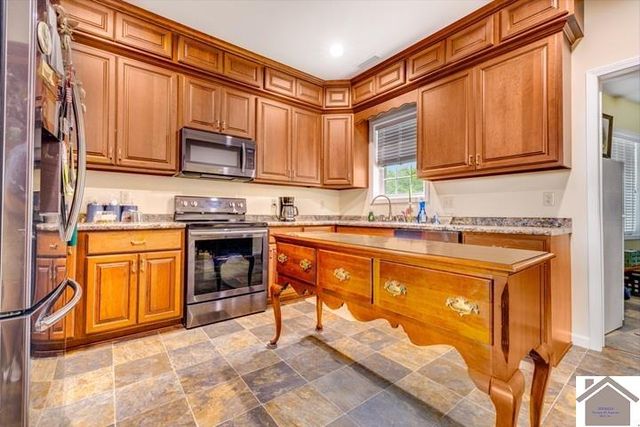 2616 ST RT 440, Mayfield, KY 42066