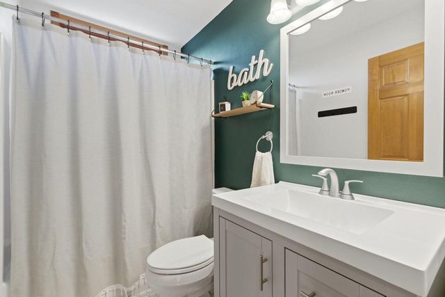 1115 Riverway COURT, Pewaukee, WI 53072