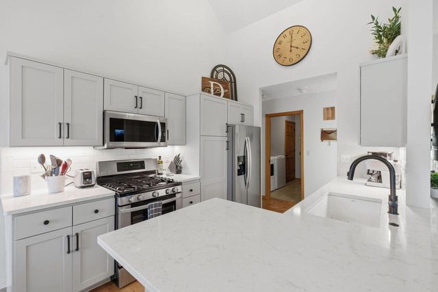 1115 Riverway COURT, Pewaukee, WI 53072