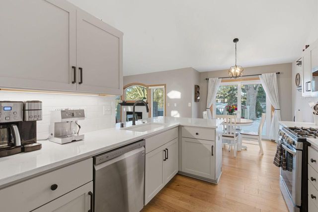 1115 Riverway COURT, Pewaukee, WI 53072