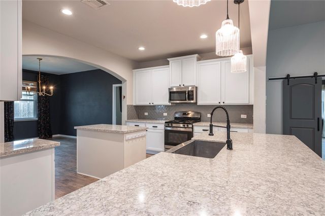 1851 Belle Place, Alvin, TX 77511