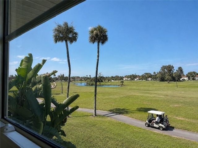 55 WOODLAND Drive 206, Vero Beach, FL 32962