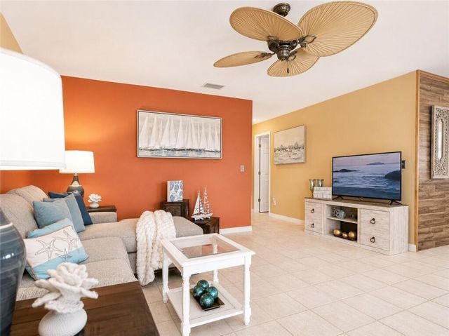 55 WOODLAND Drive 206, Vero Beach, FL 32962