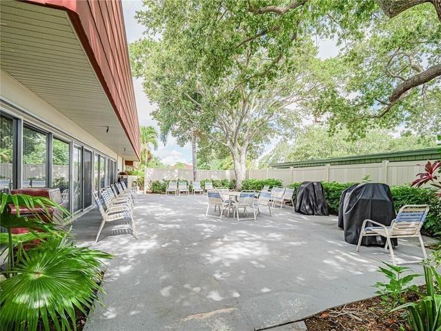 55 WOODLAND Drive 206, Vero Beach, FL 32962