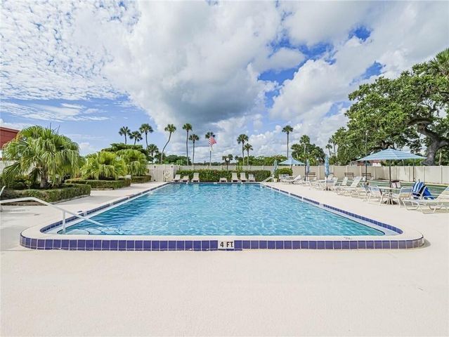 55 WOODLAND Drive 206, Vero Beach, FL 32962