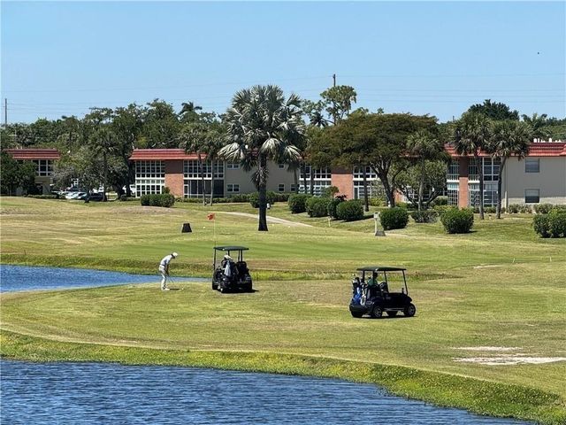 55 WOODLAND Drive 206, Vero Beach, FL 32962