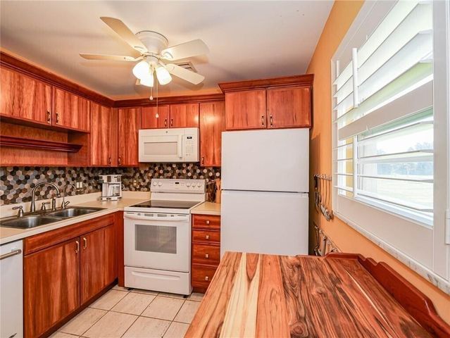55 WOODLAND Drive 206, Vero Beach, FL 32962