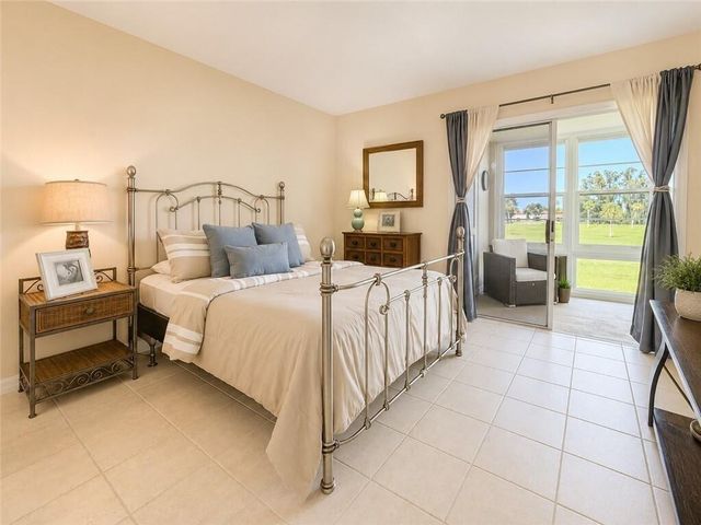55 WOODLAND Drive 206, Vero Beach, FL 32962