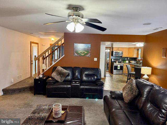 1740 FOREST DR, Williamstown, NJ 08094