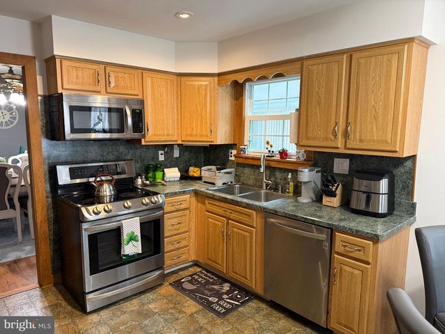 1740 FOREST DR, Williamstown, NJ 08094