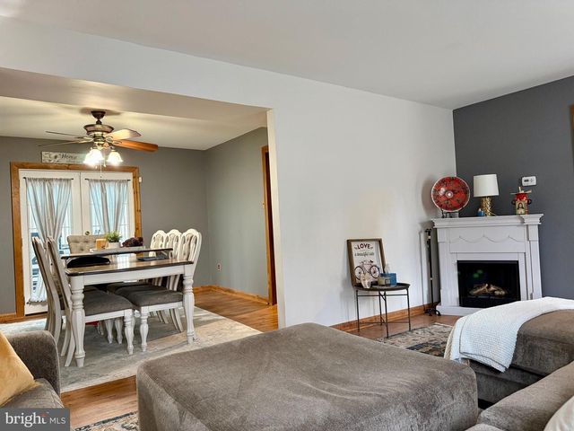 1740 FOREST DR, Williamstown, NJ 08094