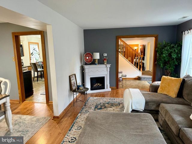 1740 FOREST DR, Williamstown, NJ 08094