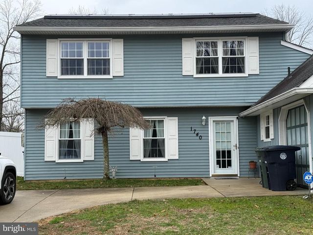 1740 FOREST DR, Williamstown, NJ 08094