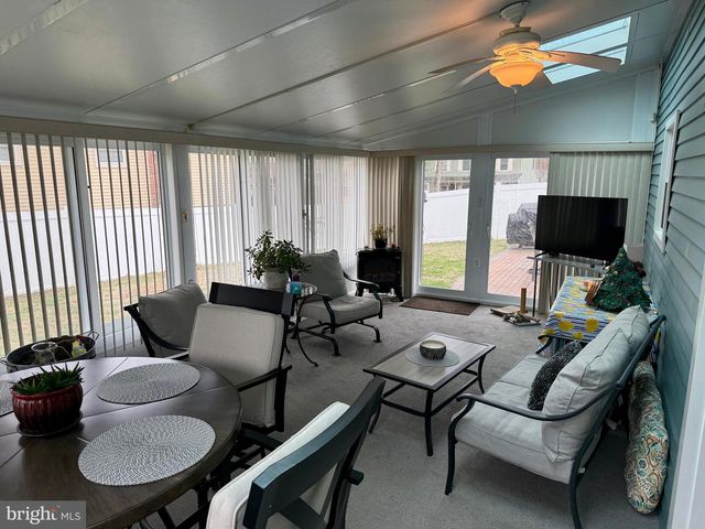 1740 FOREST DR, Williamstown, NJ 08094