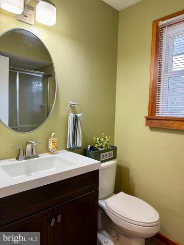 1740 FOREST DR, Williamstown, NJ 08094