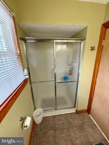 1740 FOREST DR, Williamstown, NJ 08094