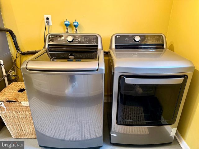 1740 FOREST DR, Williamstown, NJ 08094