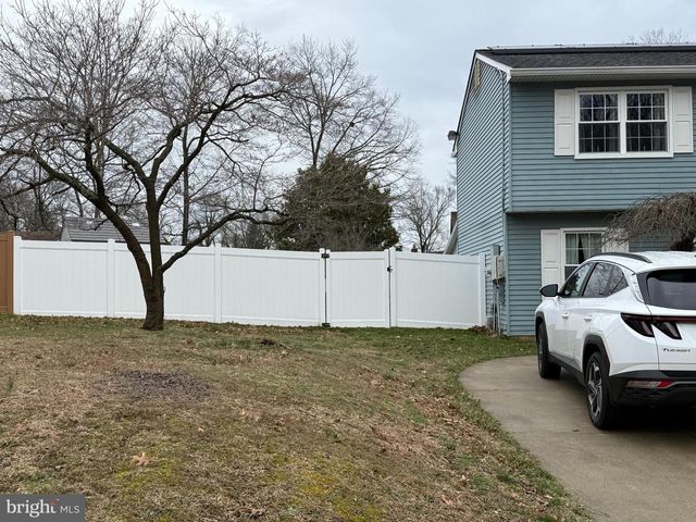 1740 FOREST DR, Williamstown, NJ 08094