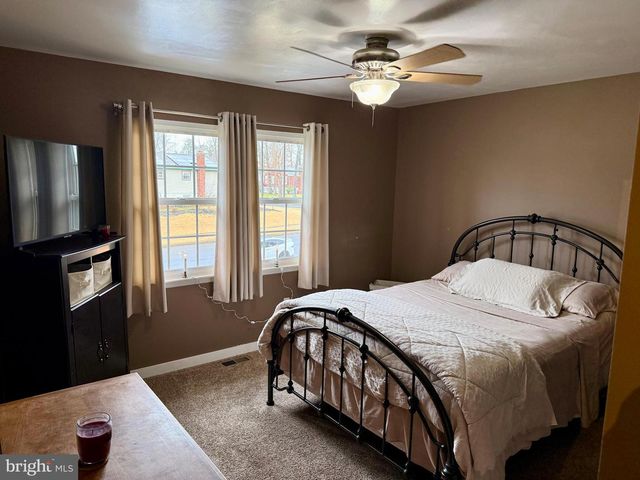 1740 FOREST DR, Williamstown, NJ 08094