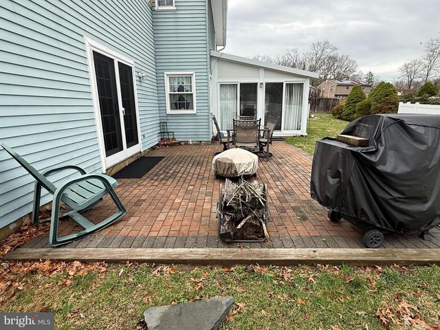 1740 FOREST DR, Williamstown, NJ 08094