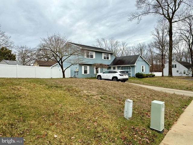 1740 FOREST DR, Williamstown, NJ 08094