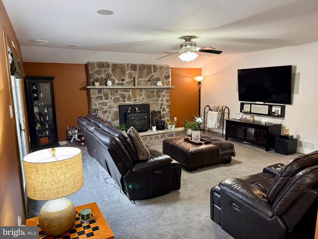 1740 FOREST DR, Williamstown, NJ 08094