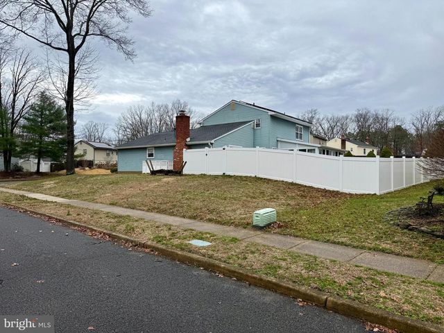 1740 FOREST DR, Williamstown, NJ 08094