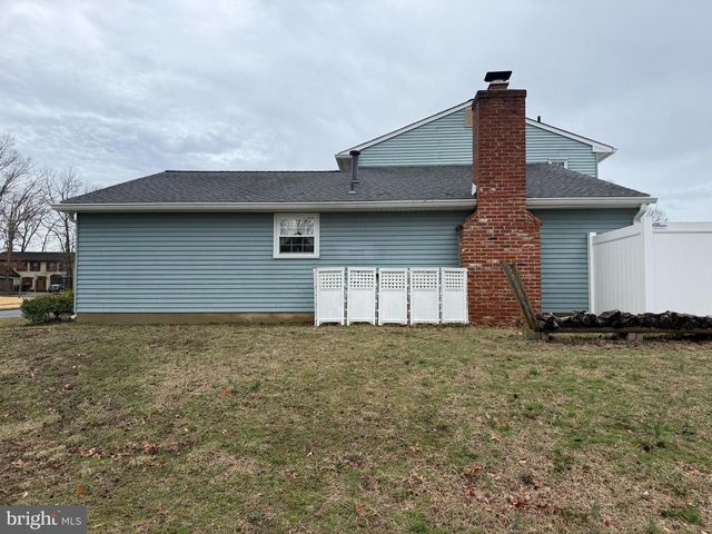 1740 FOREST DR, Williamstown, NJ 08094