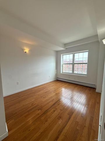 7166 Parsons Boulevard 6E, Fresh Meadows, NY 11365