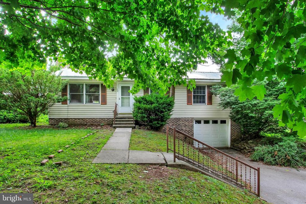 12 APPLE LN, Arendtsville, PA 17303